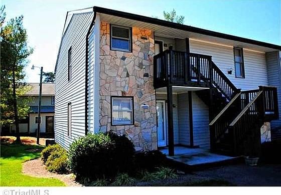 1st image of 900 S Ridge Ct