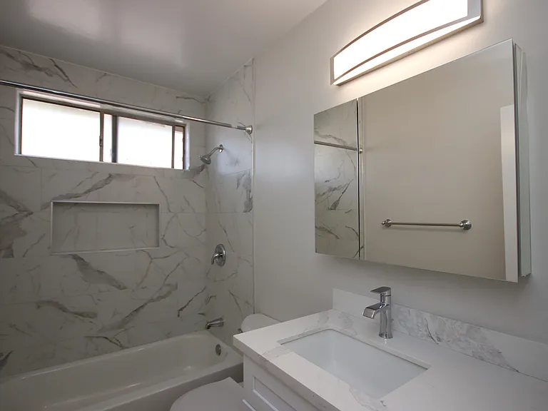 2505 W Grand Ave #F — Photo 3