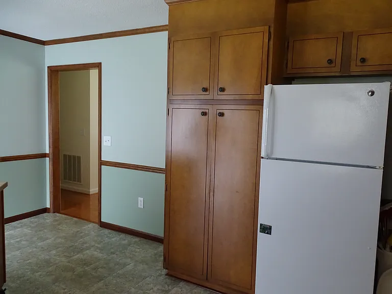 5694 Claridge Dr — Photo 21