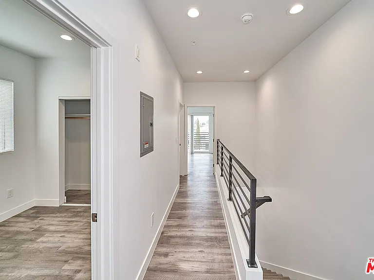 603 W 41st Pl — Photo 23