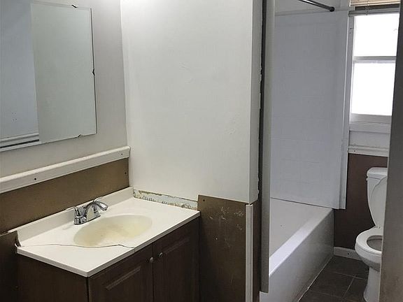 5th image of 3026 S 122nd St