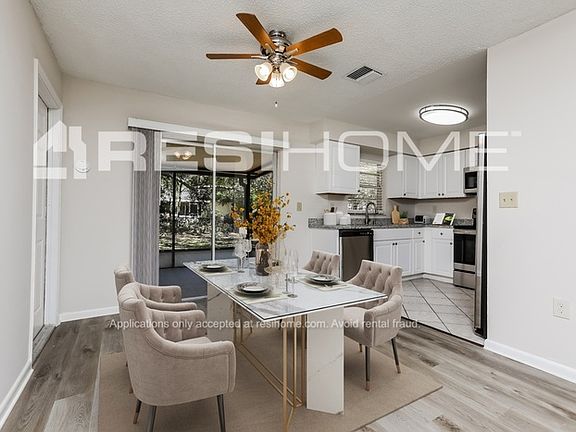 4th image of 2703 Lakewood Ln