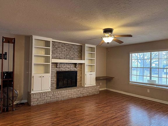 5th image of 2901 NE Bellevue Cir