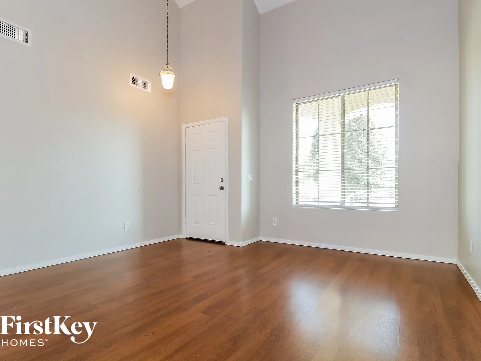 4 bed, 2.5 bath, 1902 sqft, $2,430 — Photo 4