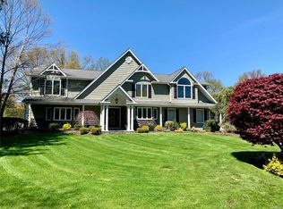 9 Kristi Ct, Greenlawn, NY 11740