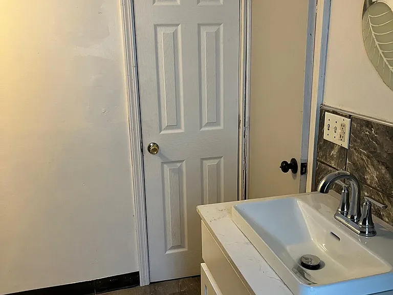 1 Stratman St — Photo 8