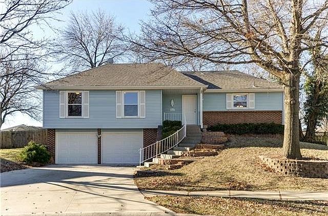 WELCOME TO YOUR NEW HOME AT 2417 W. POST OAK ROAD