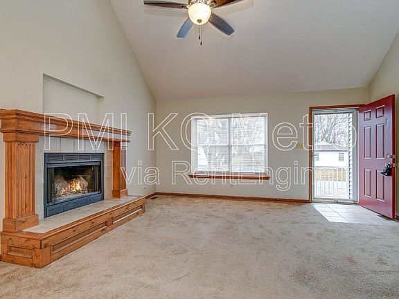 4th image of 107 NE Maggie Ave #A