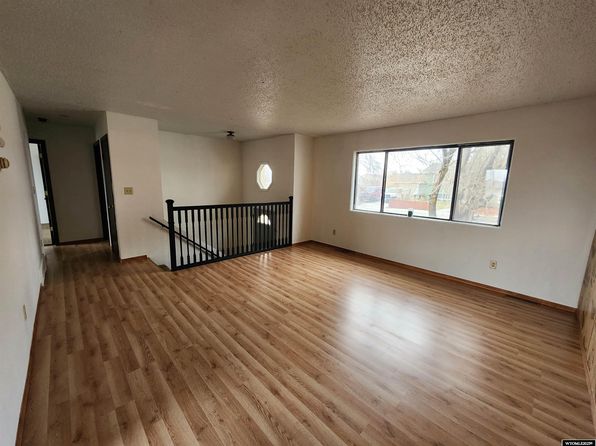 2245 Prairie Ln, Bar Nunn, WY 82601