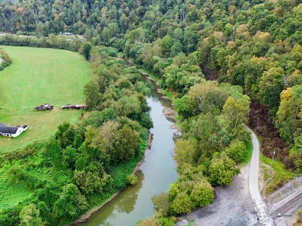 7292 Hode Rd, Warfield, KY 41267