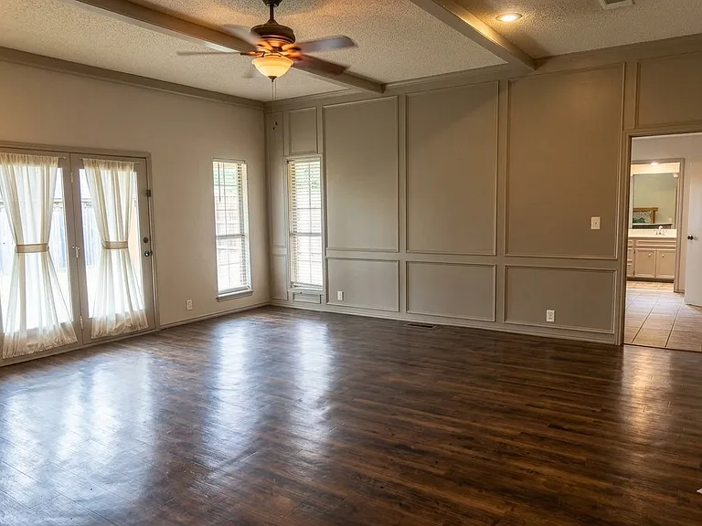 Living room pic #2