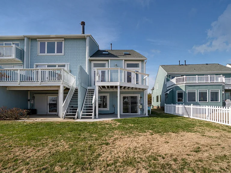 9568 Bay Front Dr — Photo 37