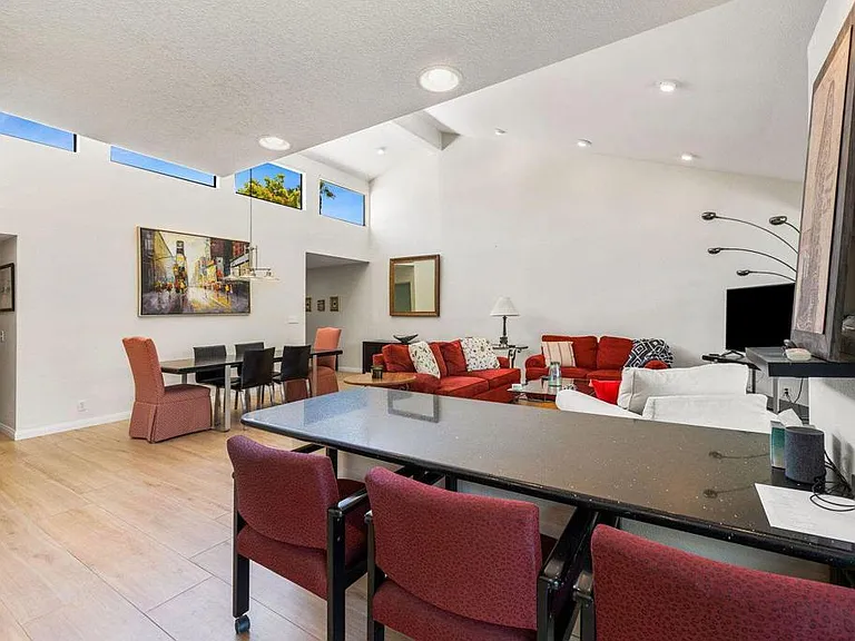 235 Santa Barbara Cir — Photo 16