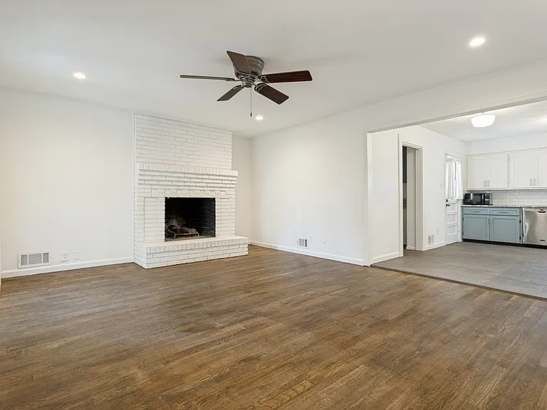428 E Spring Valley Rd — Photo 9