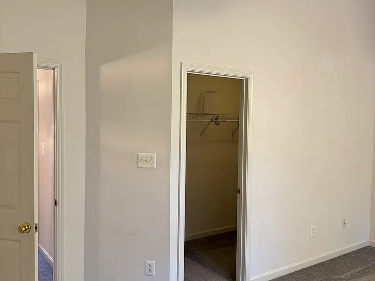 2743 Manhattan Pl — Photo 45