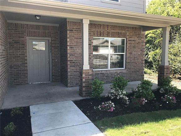 3rd image of 2205 Bettylou Ln