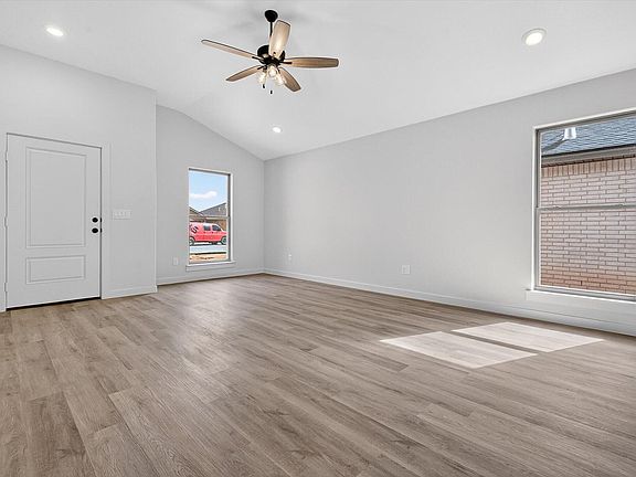 5th image of 2419 Aberdeen Ave