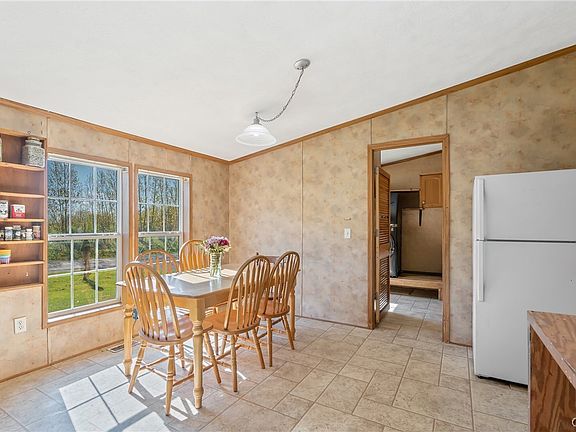 4th image of 4267 Davis Corners Rd