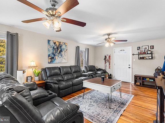 5th image of 22 Rose Ln