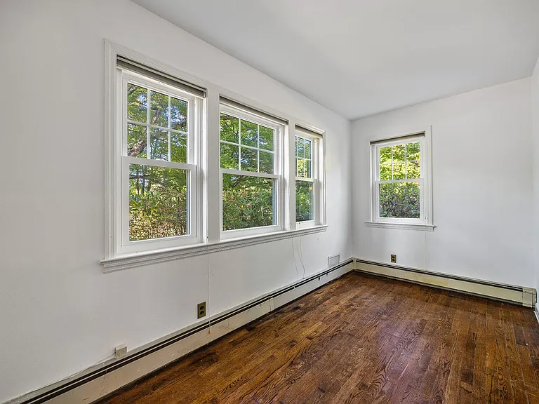84 Harvard Dr — Photo 14