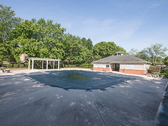 5th image of 3006 Elizabeth Ln