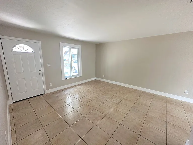 Avalon Apartments — Photo 17