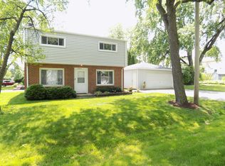 27W151 Childs St, Winfield, IL 60190
