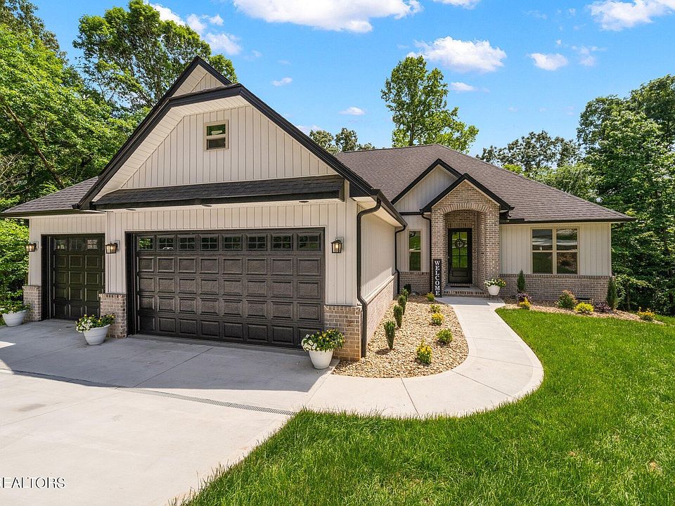 1st image of 110 Doya Ln
