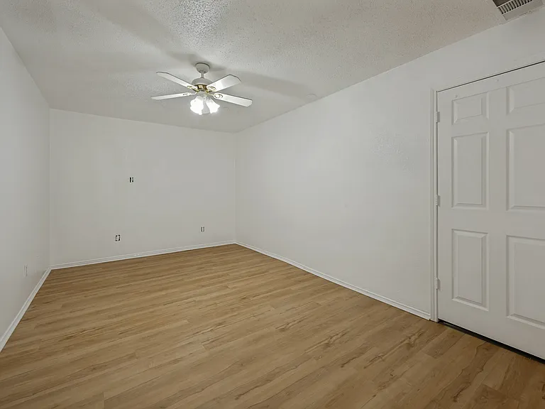 5518 Heathercrest Dr — Photo 5
