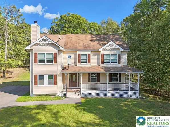 112 Crown Point Dr, East Stroudsburg, PA 18302