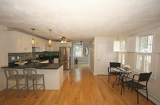 4th image of 54 Essex St