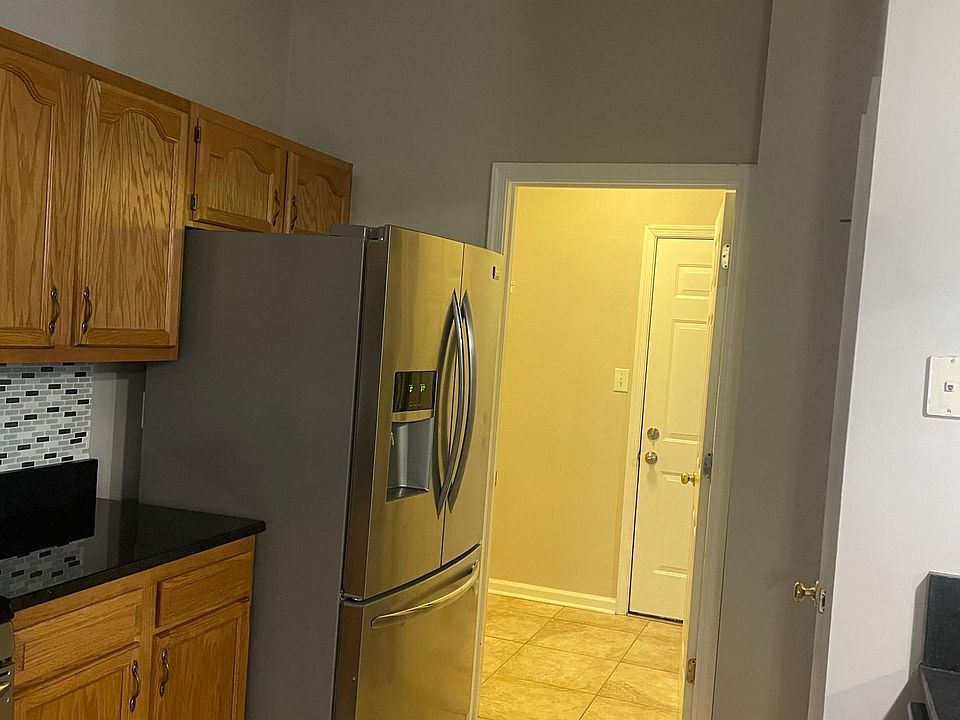 1st image of 421 Belmont Cir