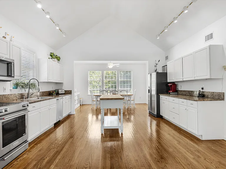 105 Mill Creek Close — Photo 8