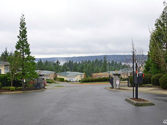 Enter this beautiful condo!