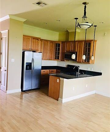 3rd image of 700 Gladstone Ct #109