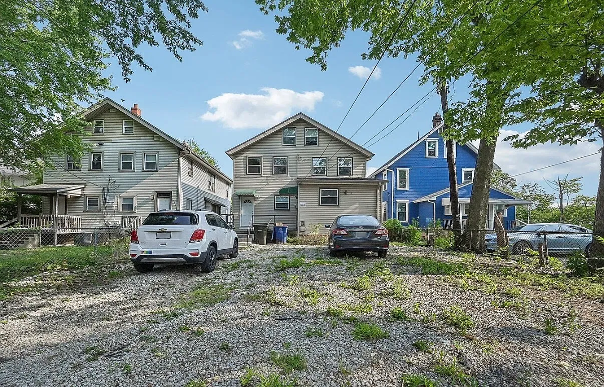 3 bed, 1400 sqft, $1,700 — Photo 3