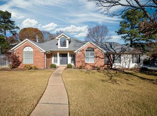 2 Westoak Cir, Little Rock, AR 72223