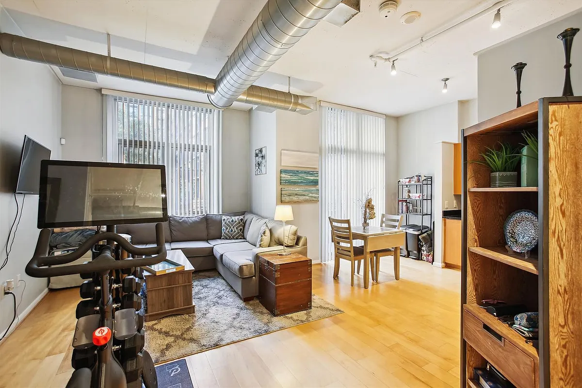 Photo 2 of 39 - 811 4th St NW #109 - Washington, DC Building Photo - 811 4th St NW #109