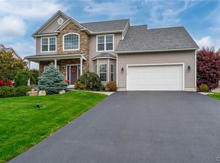 8516 Long Leaf Trl, Liverpool, NY 13090