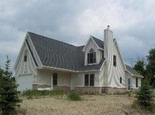 1020 Summer Grove Ln, Monroe, MI 48162