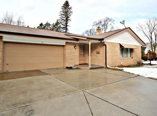 607 Green Bay Rd, Thiensville, WI 53092