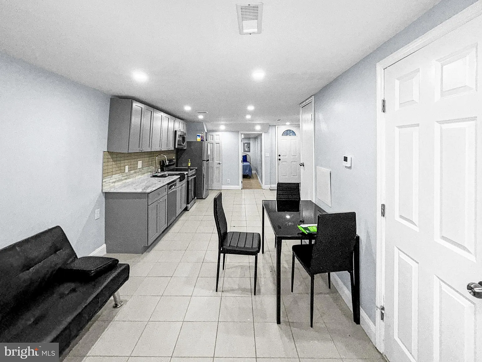 2 bed, 800 sqft, $2,000 — Photo 2