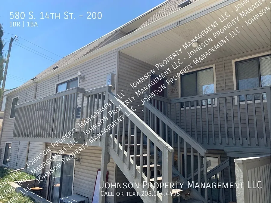 Comfort and Convenience at River Terrace. Affordable Downtown Boise living! Walk to Greenbelt. — Photo 3