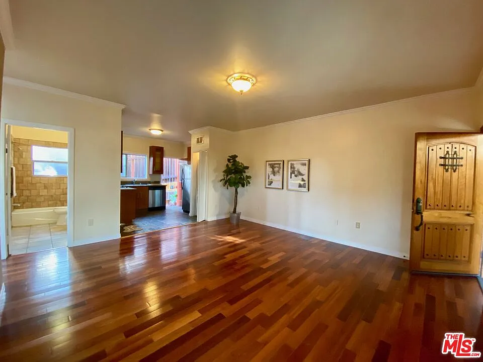 2 bed, 1.0 bath, 900 sqft, $3,495 — Photo 2