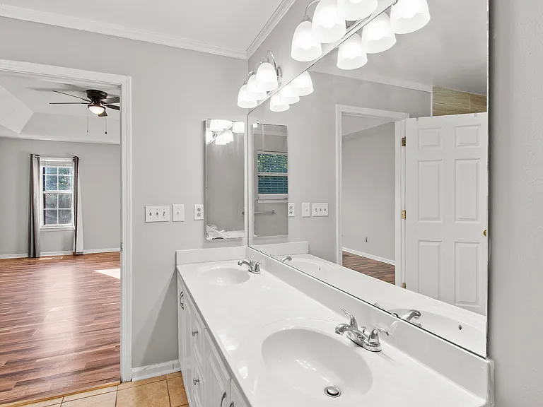 Yorkdale Dr — Photo 12