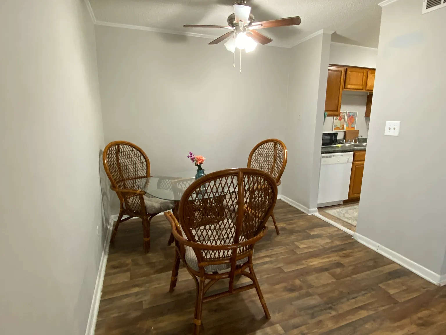 2 bed, 808 sqft, $1,450 — Photo 2