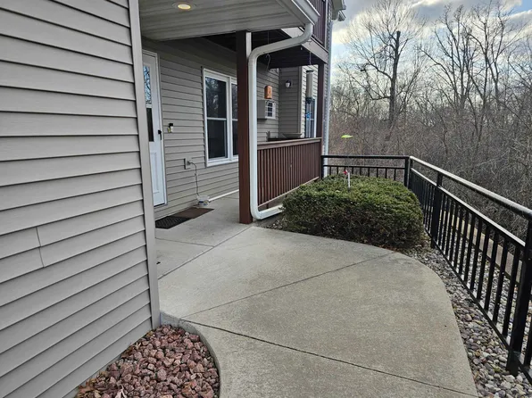 231 Country Side Ct, Waupaca, WI 54981