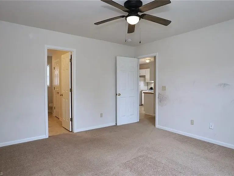 1324 Whitsett St — Photo 12