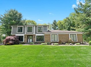 6588 White Pines Dr, Brighton, MI