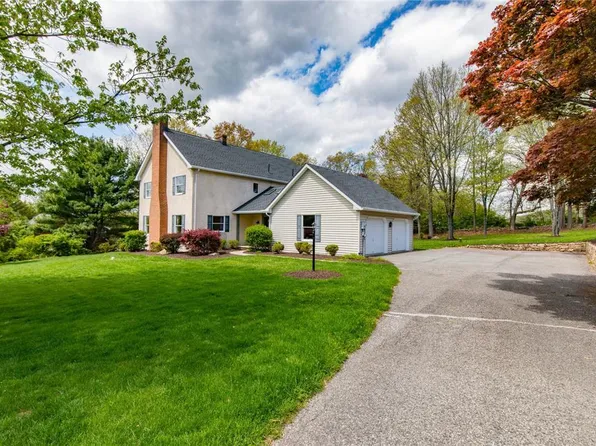 2237 Summit Dr, Hellertown, PA 18055